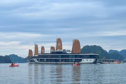 Peony Cruise: Halong Bay & Lan Ha Bay Experiência de luxo noturna