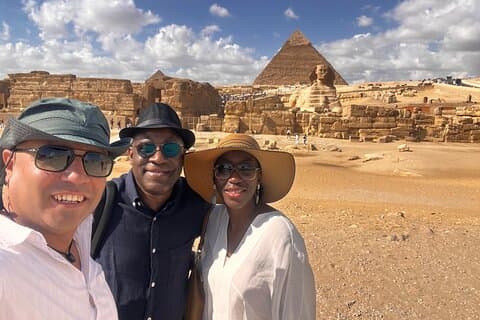 Tour privado de día completo en las pirámides de Giza, Saqqara y Menfis