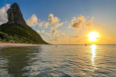 Hawaïaanse kanotocht in Fernando DE Noronha