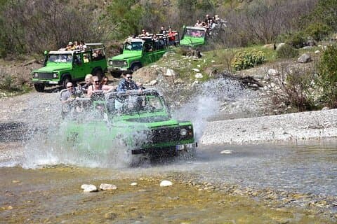 Safari en jeep de Antalya a las montañas Tauro con almuerzo junto al río
