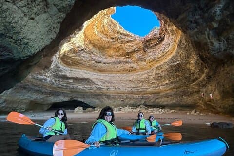 Fra Faro: Kayak inn i Benagil Cave, besøk Algar Seco & Carvoeiro