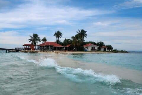 All Inclusive Goff's Caye Day Tour
