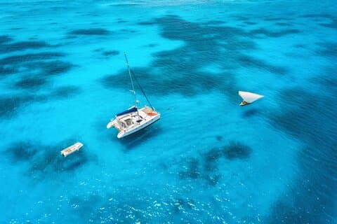 Mnemba Island Private Catamaran Cruise - Almoço e Bar Aberto