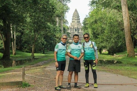Trampa genom Angkor Wat vid soluppgången med frukost ingår