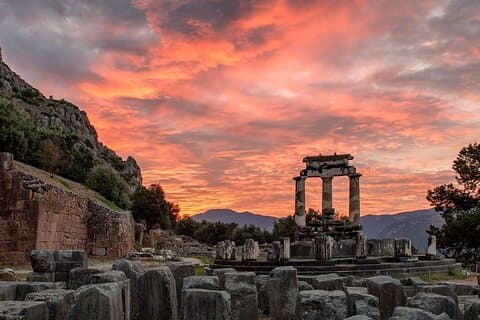 "Delphi Full-Day Tour : Oude Orakel en het Hart van de Aarde"