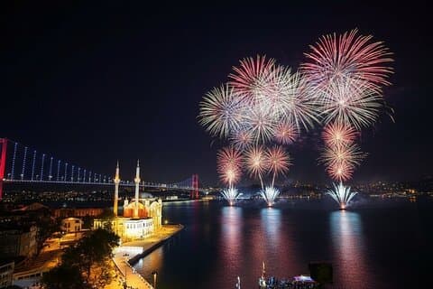 Istanbul Bosporus Nieuwjaar Diner Cruise Party 2027