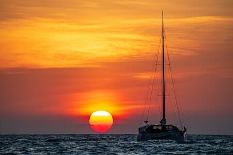 Catamaran Coucher de soleil privé – Voile Kendwa & Nungwi avec Open Bar