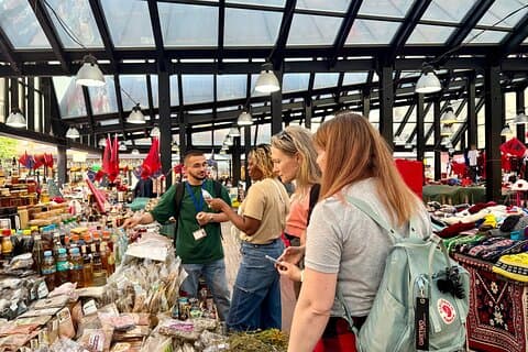Tirana: Smak byens 15 + smaker, en bite på en gang