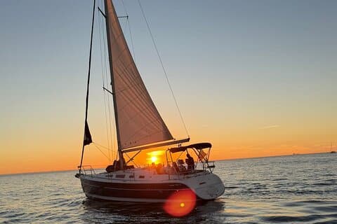 Porto, solo per te! Crociera in barca a vela con vino Porto e possibilità di ammirare il tramonto.