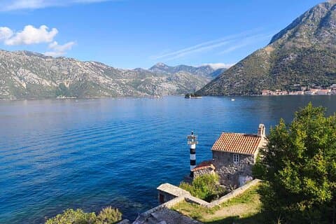 Explora el casco antiguo de Kotor en una excursión en bicicleta compartida