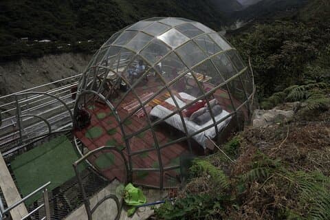 Aventura de 2 días en cápsula de lujo con tirolina, café y aguas termales