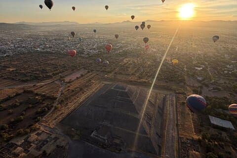 Exclusive Teotihuacán Pyramids, Cave & Hot Air Balloon Ride