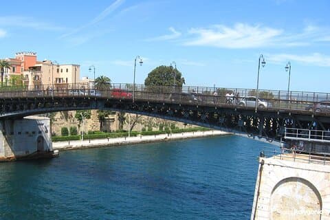 Taranto walking tour: exploring the two seas city