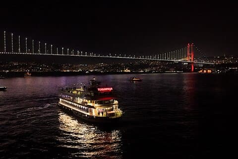 Bosphorus tyrkisk natt show og middag cruise med privat bord