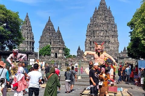 Yogyakarta Private Car: Templo de Borobudur e Templo de Prambanan