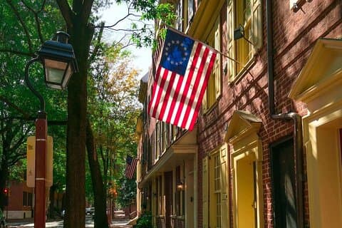 Tour a piedi più affascinante di Philadelphia | Society Hill + Città Vecchia
