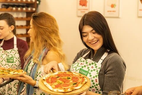 Roma : Clase práctica de preparación de pizza con Spritz Mixology