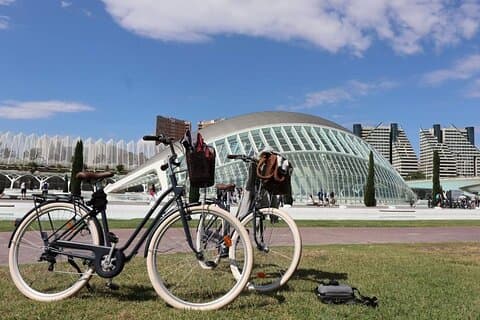 Noleggio biciclette per un giorno intero a Valencia (10 : 00AM - 18 : 30PM)