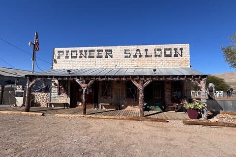 Få svar från personal och tidigare gäster på Nelson Ghost Town.