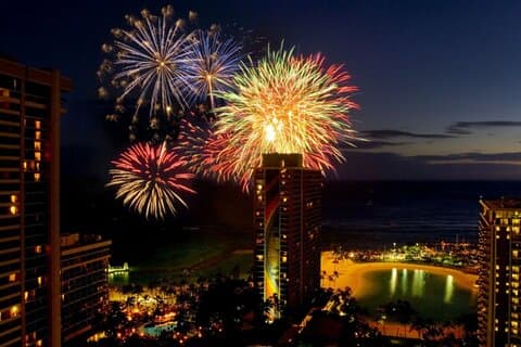 Waikīkī Vuurwerk Begeleide Clear Kayak Tour – Vrijdag Sunset Paddle