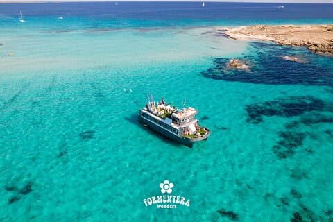 Formentera-Bootstour mit offener Bar, Mahlzeiten und Sonnenuntergangsoptionen