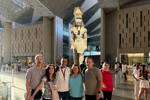 Grand Egyptian Museum och Giza pyramider Tour med kamelritt