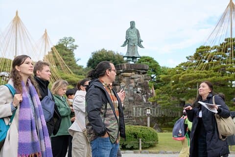 Kenrokuen Garden & Kanazawa Castle Walking Tour