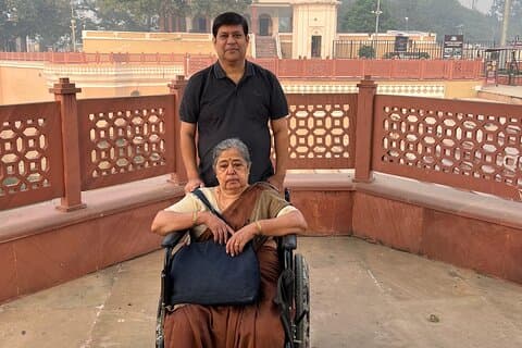 Ayodhya Private Tour & VIP Darshan - Besondere Unterstützung für Senioren