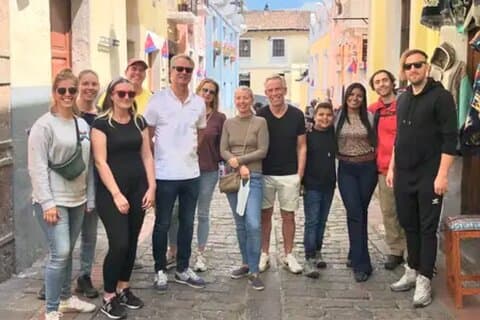 Quito Mágica: Uma Viagem Através da História, Sabores e Lendas