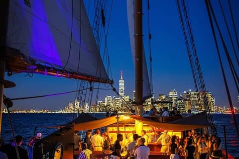 Cruzeiro New York City Lights a bordo do Clipper City