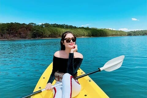 Tuyen Lam Lake Adventure Kayak and SUP Tour in Da Lat
