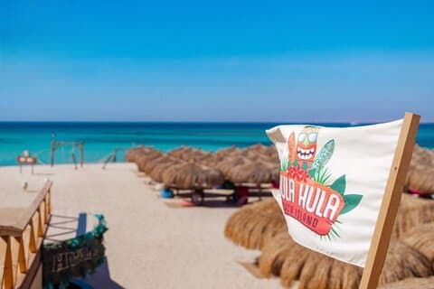 Hula Hula Island VIP Boat , Parasailing & Transfer / Hurghada