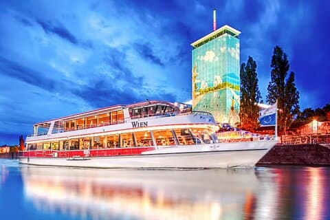 Kvelden cruise på Donau River & Canal med valgfri middag