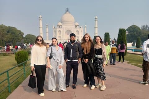 Delhi to Agra: Taj Mahal Photography tour with lunch at 5 star