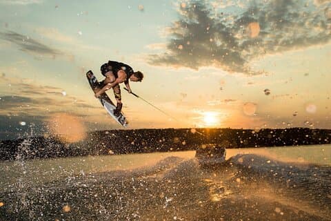 60 minutes Wakeboard/wakesurf/waterski on Lake Como