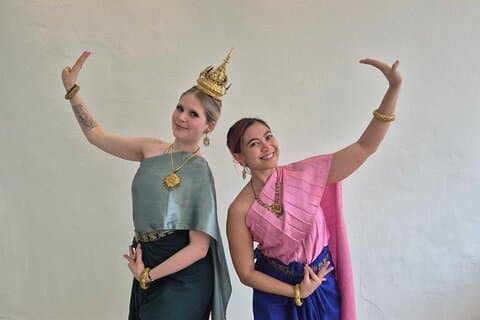 2 - Timme Thailändsk danskurs med traditionell kostym i Bangkok