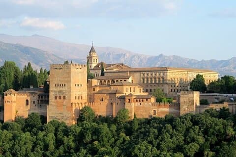Tagesausflug nach Granada und geführte Tour durch die Alhambra ab Sevilla