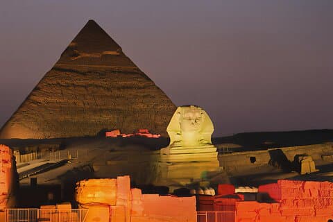 Natlig fortryllende ritual ved pyramiderne