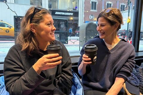 Iconic NYC Breakfast Food & Landmark Tour: Coffee, Bagel, Donut +