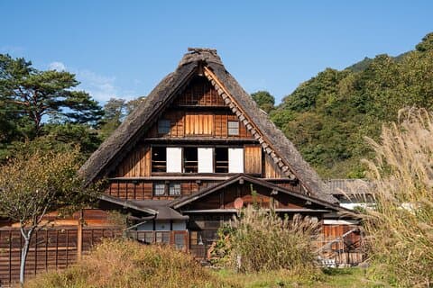 Excursion privée d'une journée à Shirakawa et moulage de métal au départ de Kanazawa