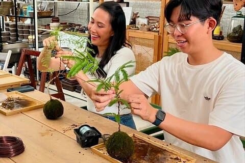 Japanska Kokedama klass i Milanos Navigli District