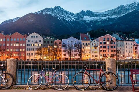 Excursion privée à vélo électrique sur les places historiques d'Innsbruck