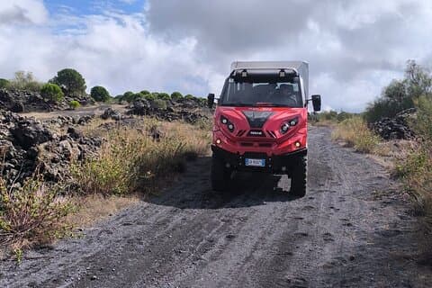 カターニア発エトナ山アドベンチャー4X4オフロードツアー