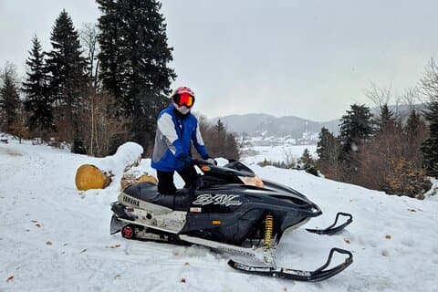 Aventura en moto de nieve y experiencia de esquí en Bakuriani desde Kutaisi