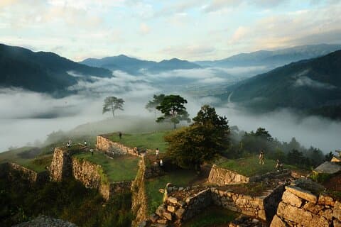 Hyogo: Takeda Castle “Castle in the Sky” Mountain Hiking Tour