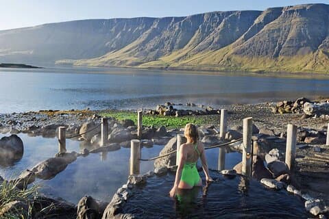 Hvammsvik Hot Springs : Traslado privado redondo con admisión