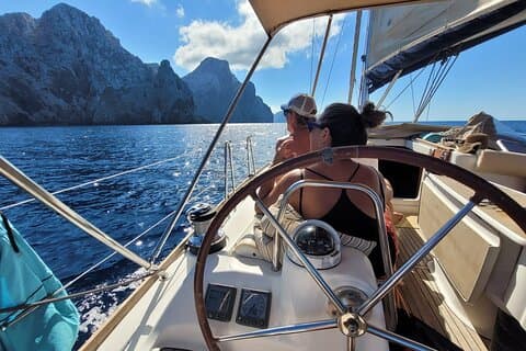 VALENCIA: Zeilen op een privézeilboot. Een halve dag (3,5 uur) met vrienden!
