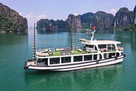 Tour privato di un giorno della baia di Halong da Hanoi: crociera, grotta e isola