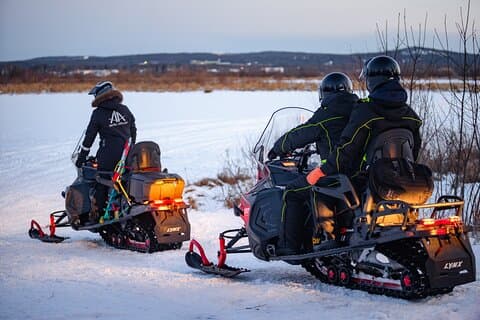 Isfiskeri initiering af snemotorcykel i lille gruppe på 6