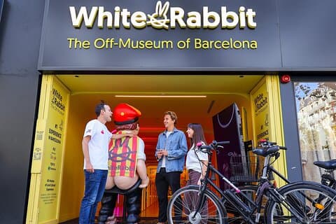 Barcelona: Passeio local de bicicleta elétrica e experiência White Rabbit